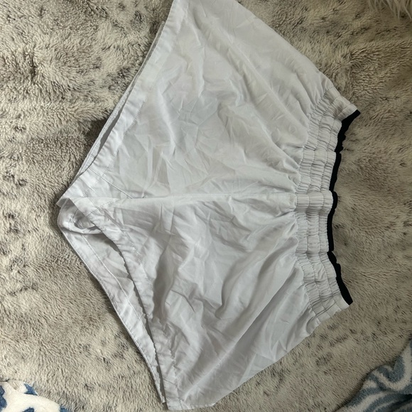 Fabletics breathe mid rise run short- sz L - Picture 4 of 4